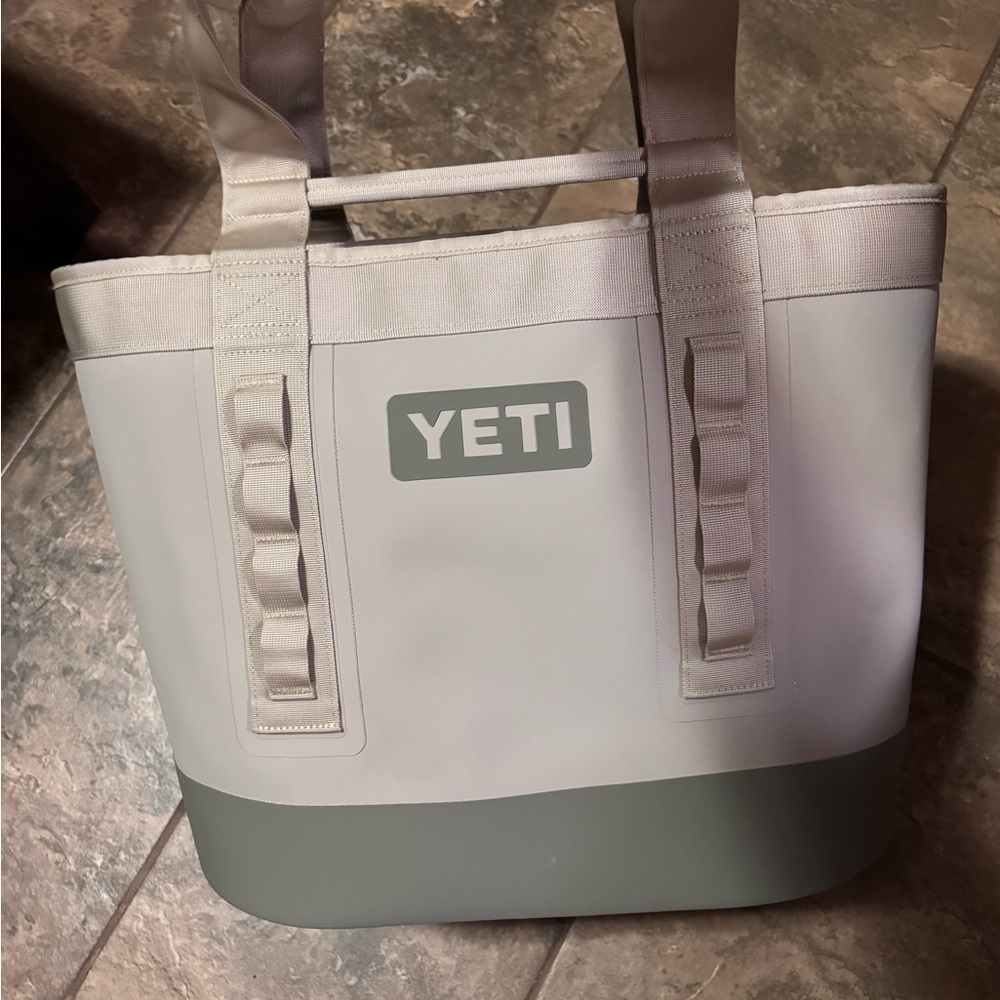 YETI 35 Camino tote